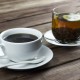 filiżanki z kawą i herbatą